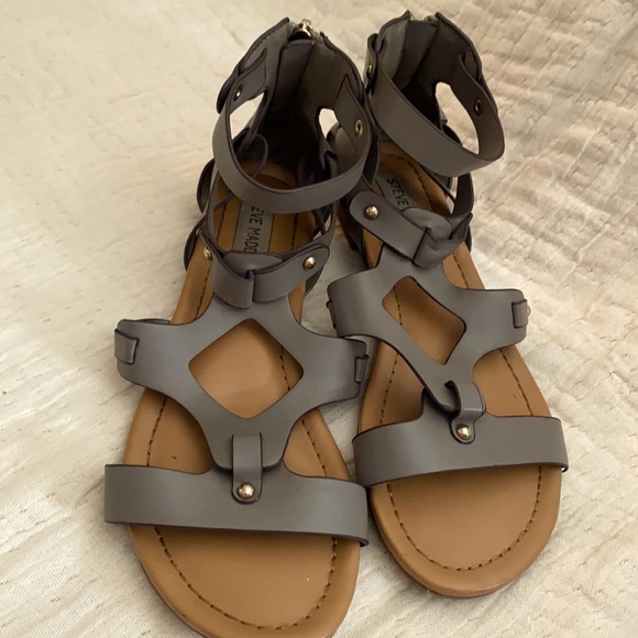 Steve Madden leather grey sandals w/ zip heel - Picture 1 of 4